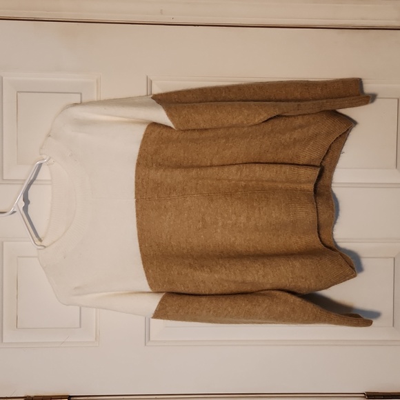 Brown and white sweater - Picture 2 of 2